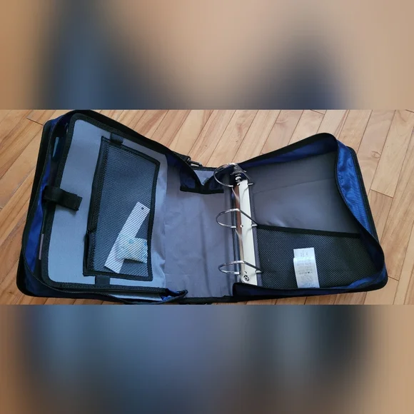 Amazon Basics Binder - Picture 4 of 4